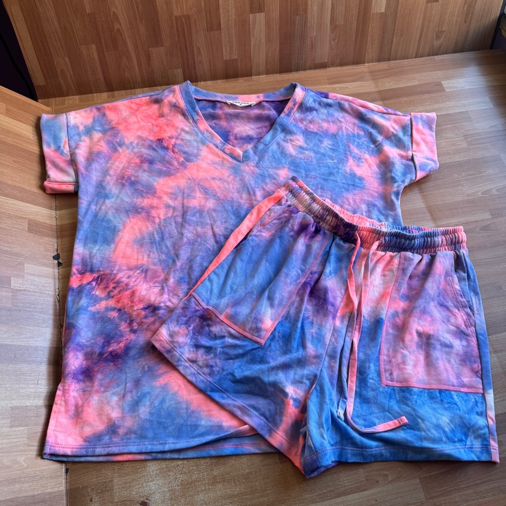 Zenana tie dye women's lounging short set size small relaxed oversized fit